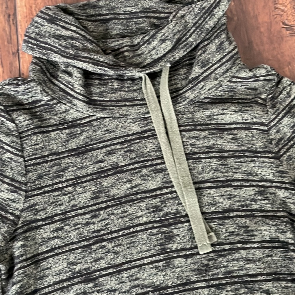 Stitch Fix Tunic - size small - Picture 2 of 6